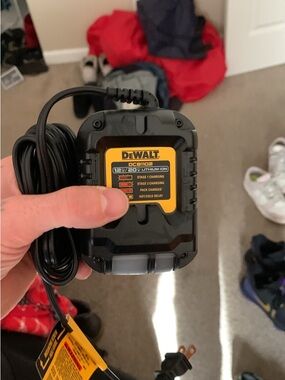 DEWALT 12V/20V Lithium Ion Battery Charger - Black/Yellow